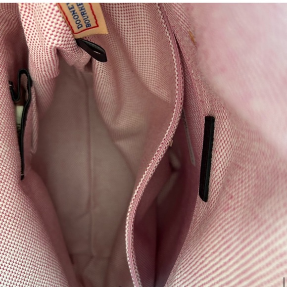 Dooney and Bourke, Black Pebbled Leather, Large Shoulder Bag With Gold Hardware - Picture 7 of 9